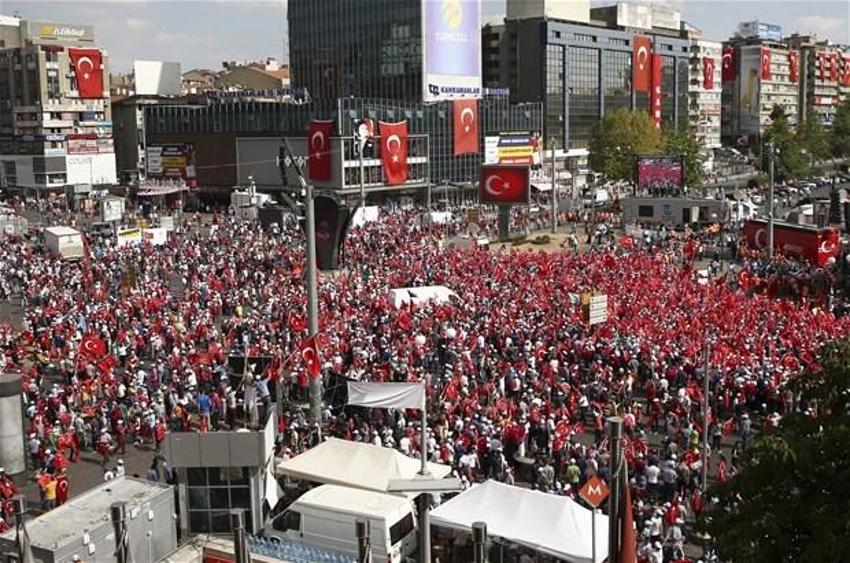 Milyonlar demokrasi için Yenikapı'nın yolunu tuttu