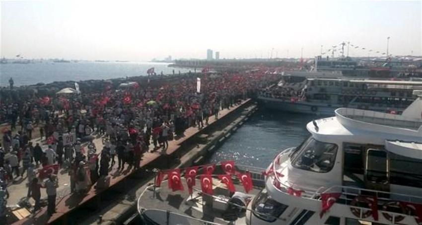 Milyonlar demokrasi için Yenikapı'nın yolunu tuttu