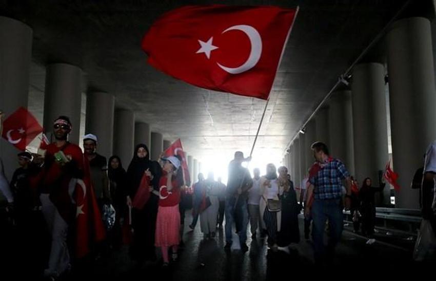 Milyonlar demokrasi için Yenikapı'nın yolunu tuttu