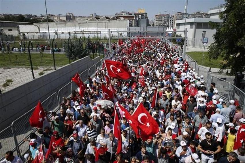 Milyonlar demokrasi için Yenikapı'nın yolunu tuttu