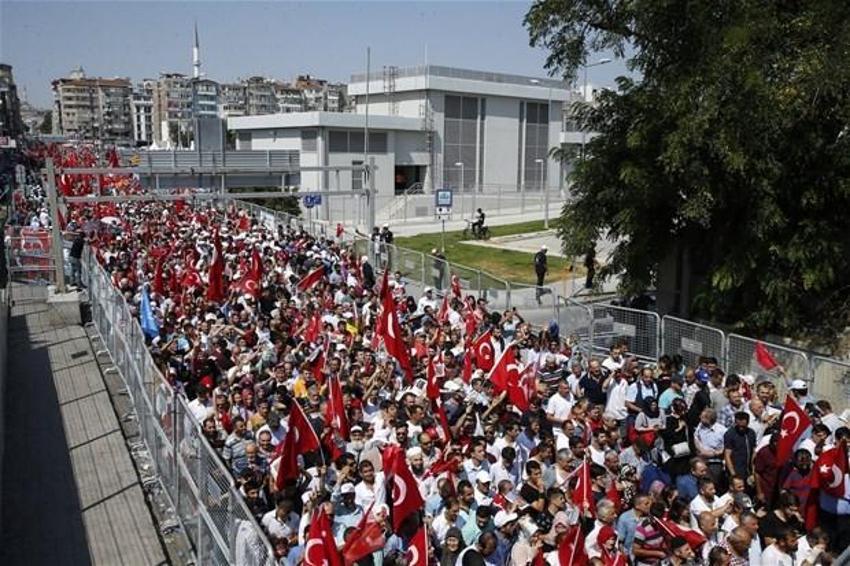 Milyonlar demokrasi için Yenikapı'nın yolunu tuttu