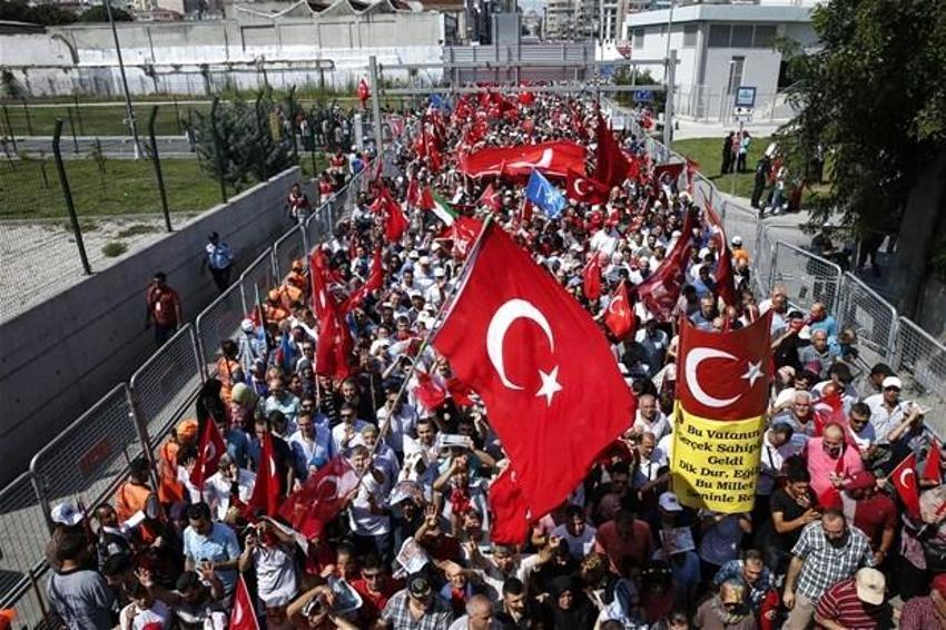 Milyonlar demokrasi için Yenikapı'nın yolunu tuttu