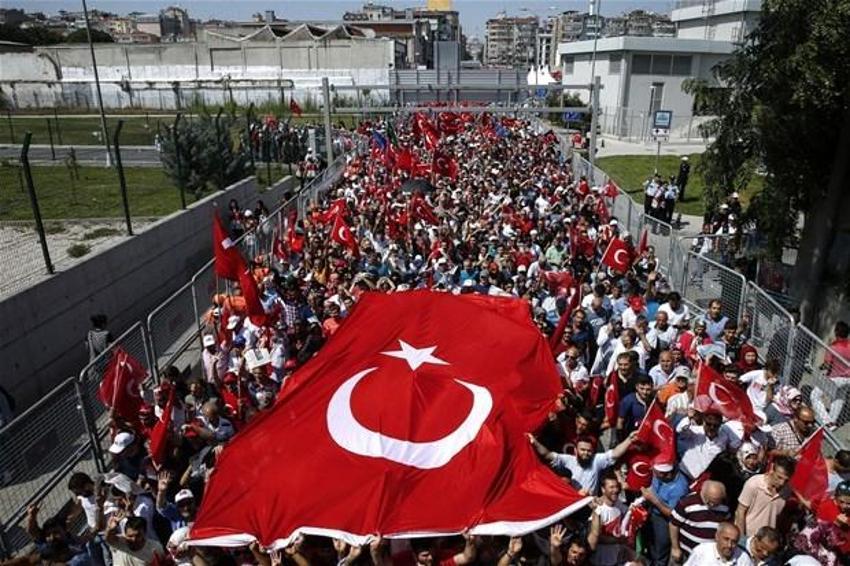 Milyonlar demokrasi için Yenikapı'nın yolunu tuttu