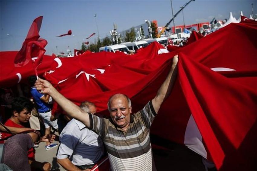 Milyonlar demokrasi için Yenikapı'nın yolunu tuttu