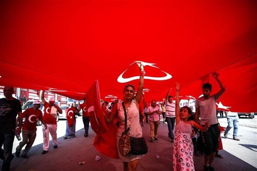 Milyonlar demokrasi için Yenikapı'nın yolunu tuttu