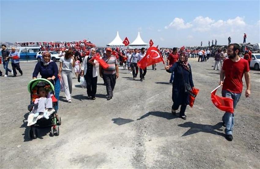 Milyonlar demokrasi için Yenikapı'nın yolunu tuttu
