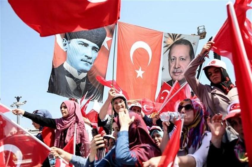 Milyonlar demokrasi için Yenikapı'nın yolunu tuttu