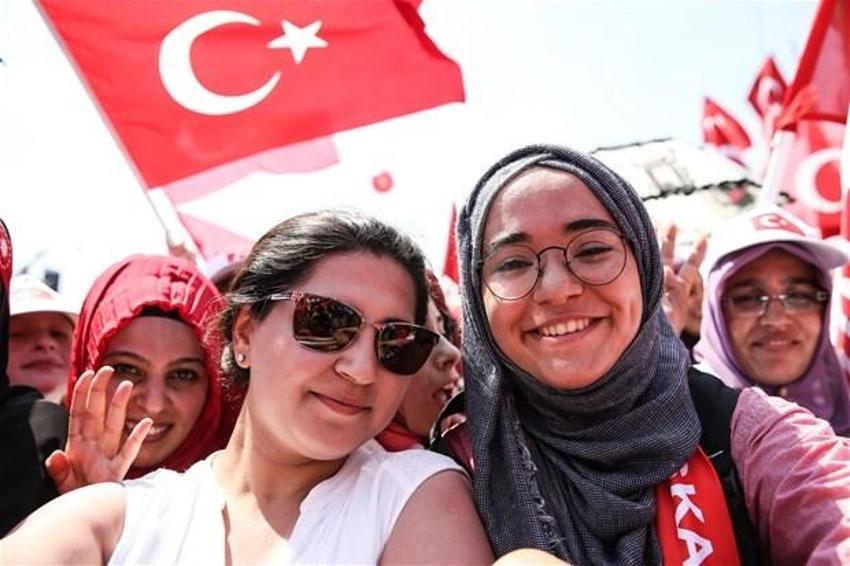Milyonlar demokrasi için Yenikapı'nın yolunu tuttu