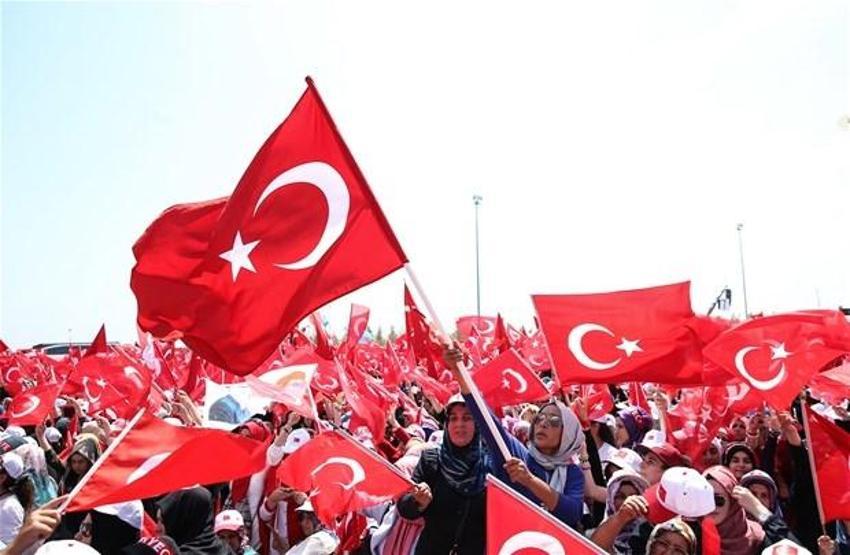 Milyonlar demokrasi için Yenikapı'nın yolunu tuttu
