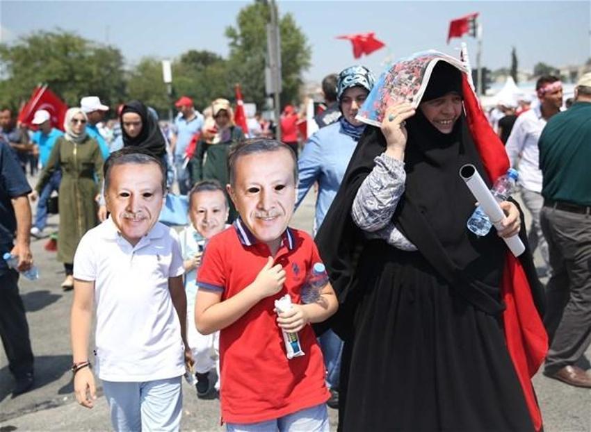Milyonlar demokrasi için Yenikapı'nın yolunu tuttu