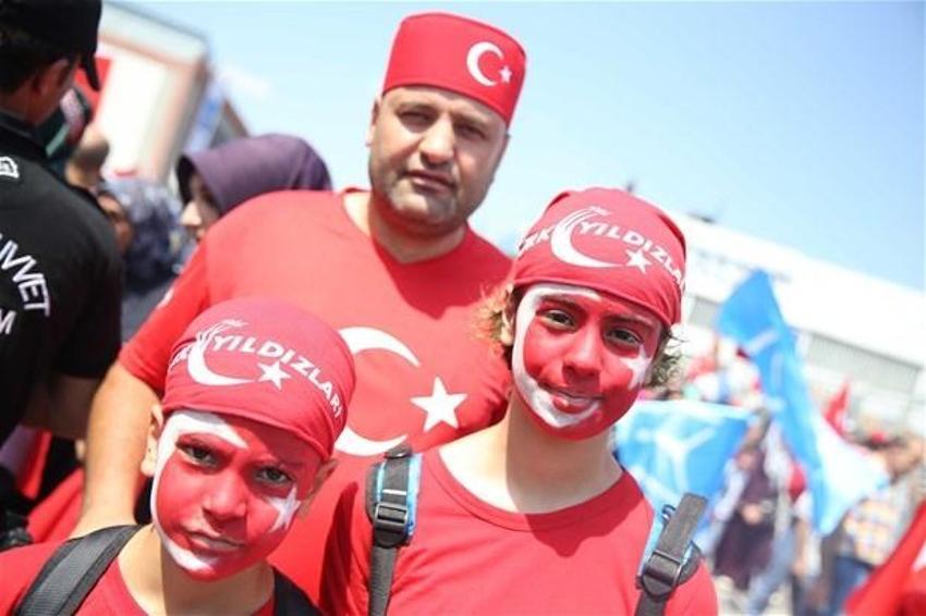 Milyonlar demokrasi için Yenikapı'nın yolunu tuttu