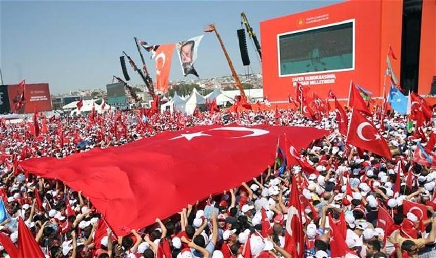 Milyonlar demokrasi için Yenikapı'nın yolunu tuttu