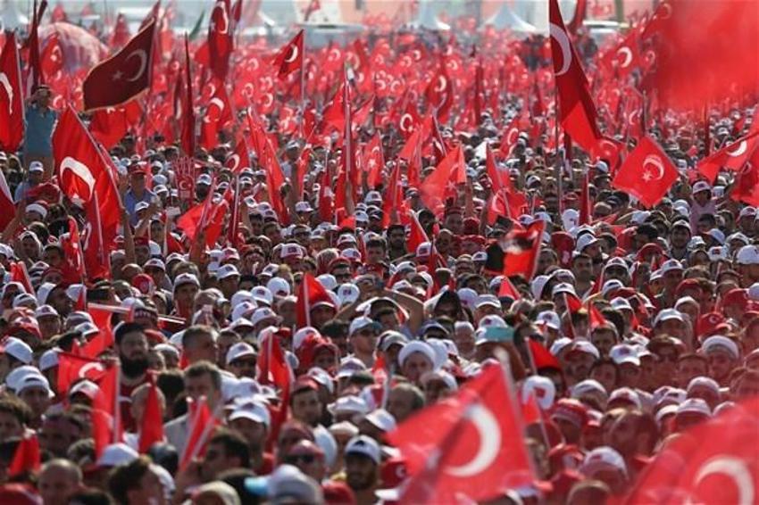 Milyonlar demokrasi için Yenikapı'nın yolunu tuttu