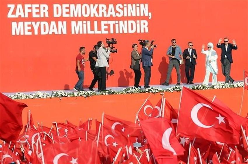 Milyonlar demokrasi için Yenikapı'nın yolunu tuttu