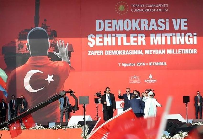 Milyonlar demokrasi için Yenikapı'nın yolunu tuttu
