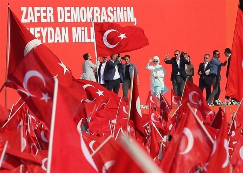 Milyonlar demokrasi için Yenikapı'nın yolunu tuttu