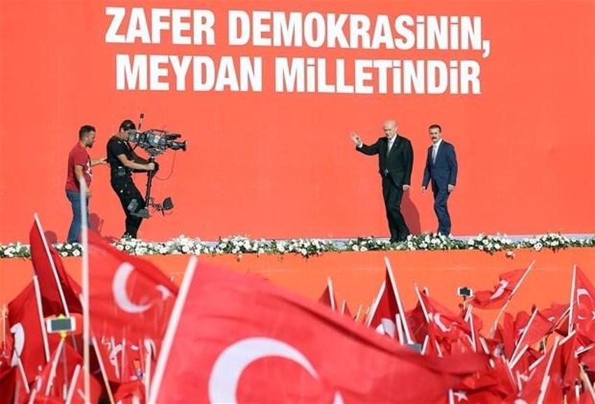 Milyonlar demokrasi için Yenikapı'nın yolunu tuttu