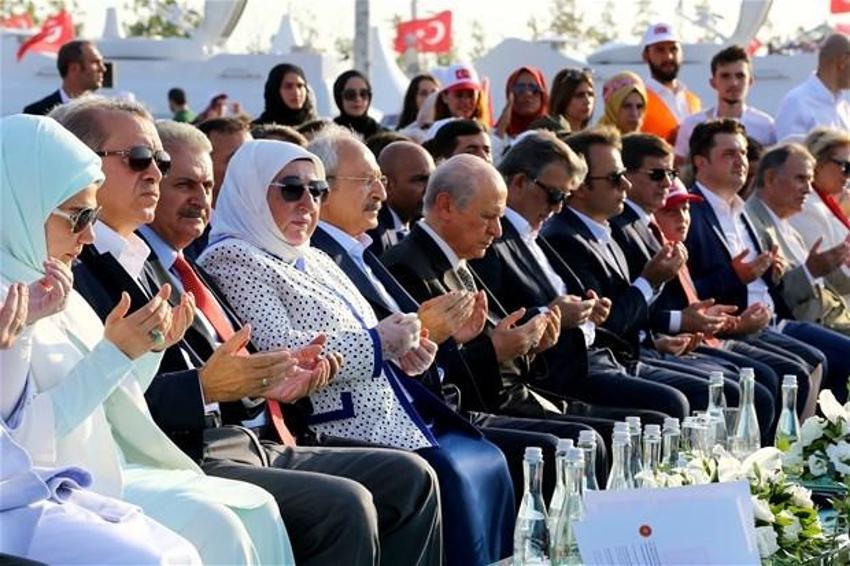 Milyonlar demokrasi için Yenikapı'nın yolunu tuttu