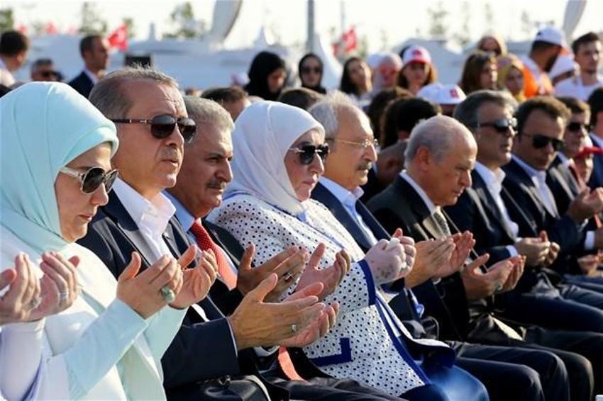 Milyonlar demokrasi için Yenikapı'nın yolunu tuttu
