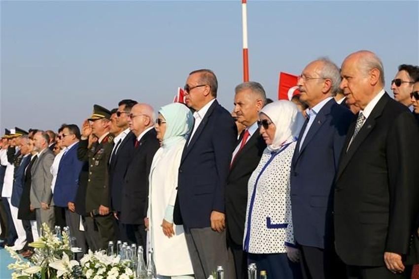 Milyonlar demokrasi için Yenikapı'nın yolunu tuttu