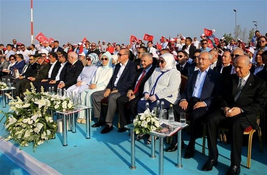 Milyonlar demokrasi için Yenikapı'nın yolunu tuttu