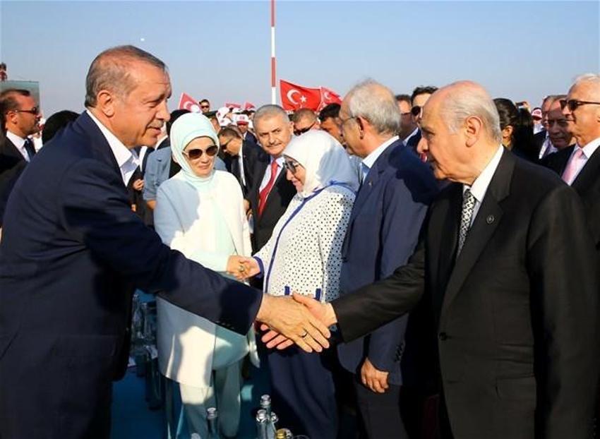Milyonlar demokrasi için Yenikapı'nın yolunu tuttu