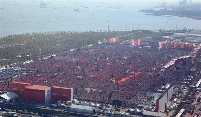 Milyonlar demokrasi için Yenikapı'nın yolunu tuttu