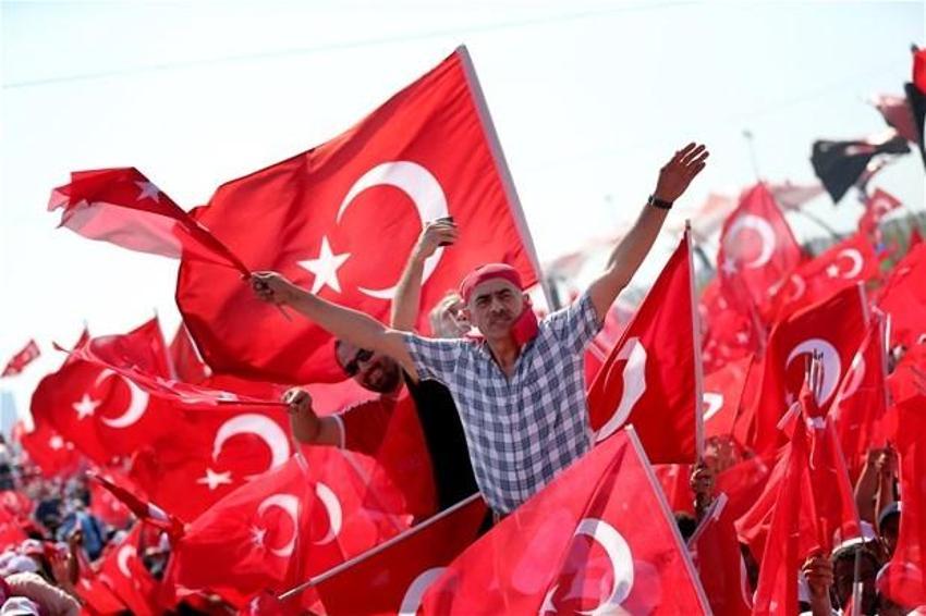 Milyonlar demokrasi için Yenikapı'nın yolunu tuttu
