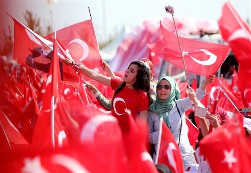 Milyonlar demokrasi için Yenikapı'nın yolunu tuttu