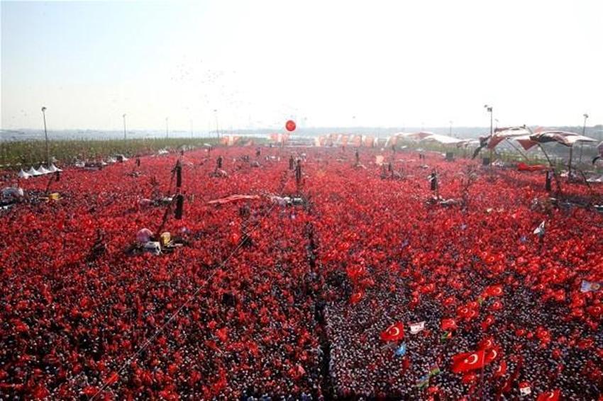 Milyonlar demokrasi için Yenikapı'nın yolunu tuttu