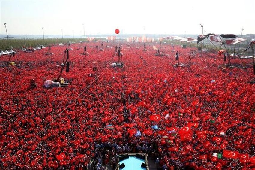 Milyonlar demokrasi için Yenikapı'nın yolunu tuttu