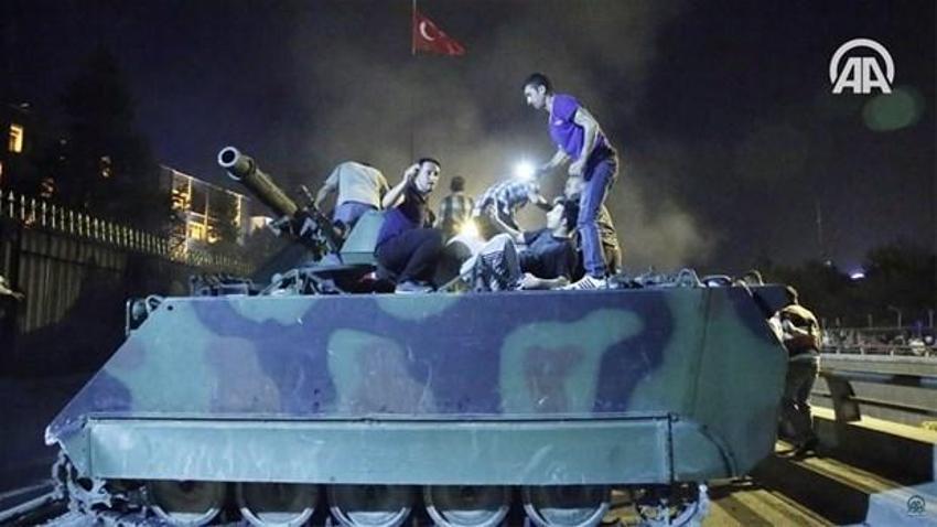 Dakika dakika 15 Temmuz darbe girişimi
