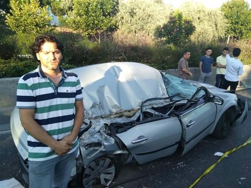 Tanklar arabaları ezdi