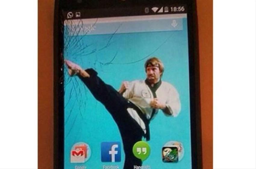 Telefon ekranı kırılanlar için ilginç çözüm