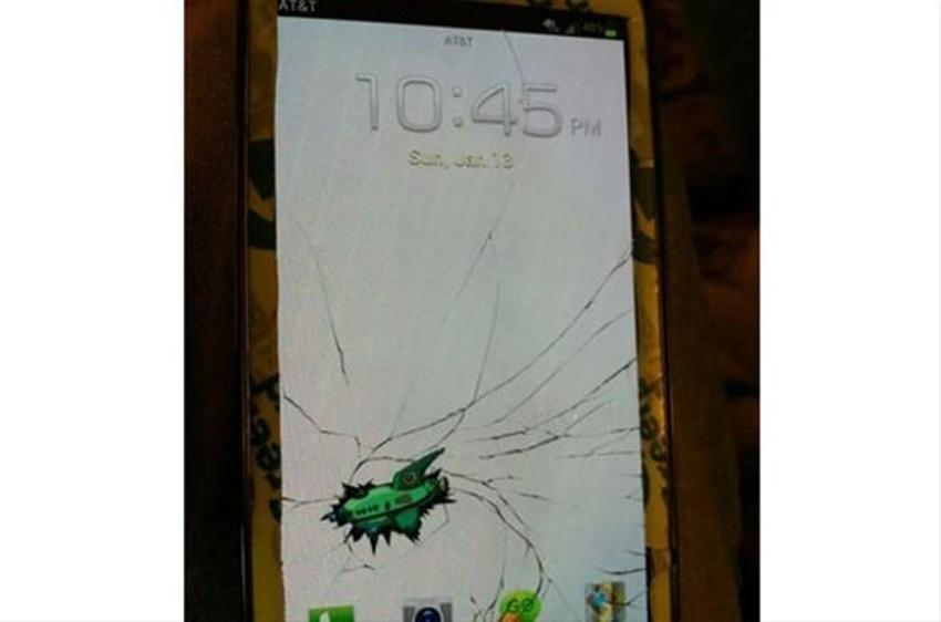 Telefon ekranı kırılanlar için ilginç çözüm