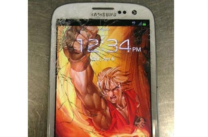 Telefon ekranı kırılanlar için ilginç çözüm
