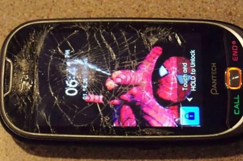 Telefon ekranı kırılanlar için ilginç çözüm