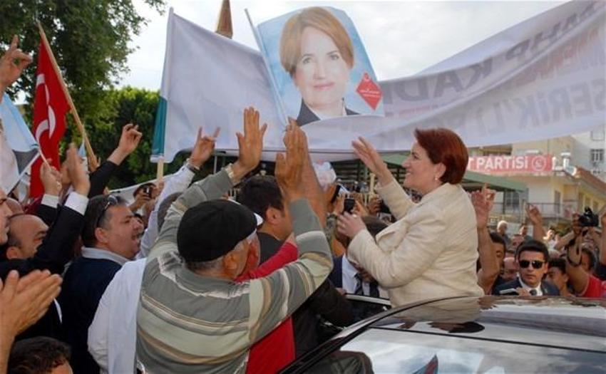 Akşener'e Antalya'da coşkulu karşılama