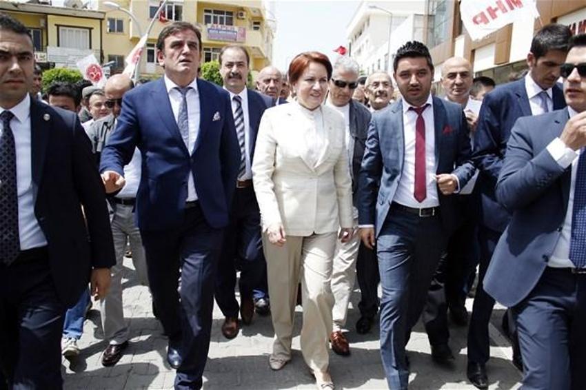 Akşener'e Antalya'da coşkulu karşılama