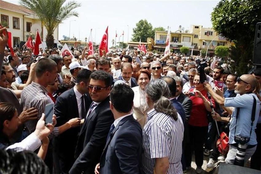 Akşener'e Antalya'da coşkulu karşılama