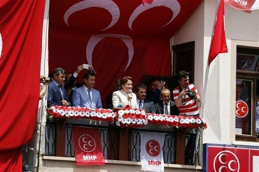 Akşener'e Antalya'da coşkulu karşılama