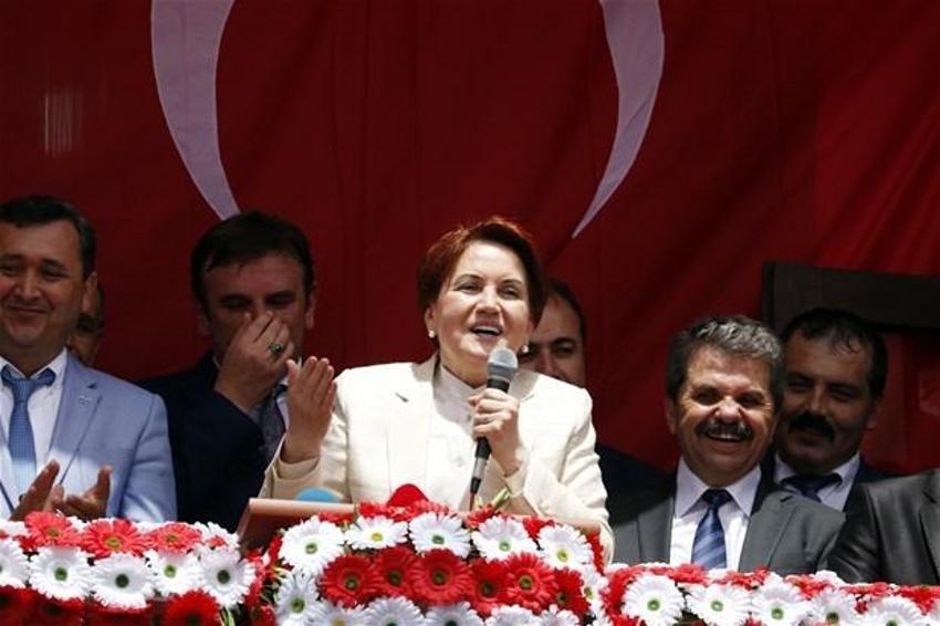 Akşener'e Antalya'da coşkulu karşılama