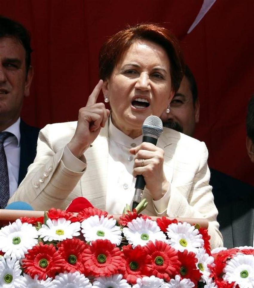 Akşener'e Antalya'da coşkulu karşılama