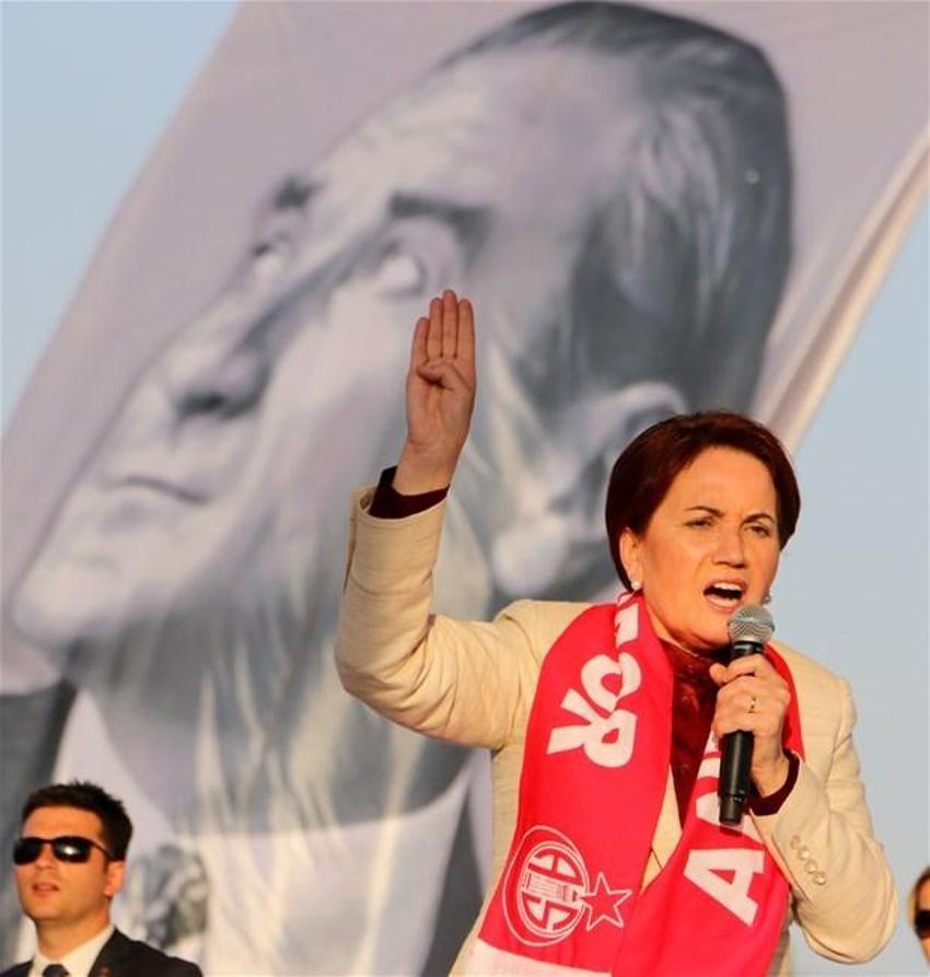 Akşener'e Antalya'da coşkulu karşılama
