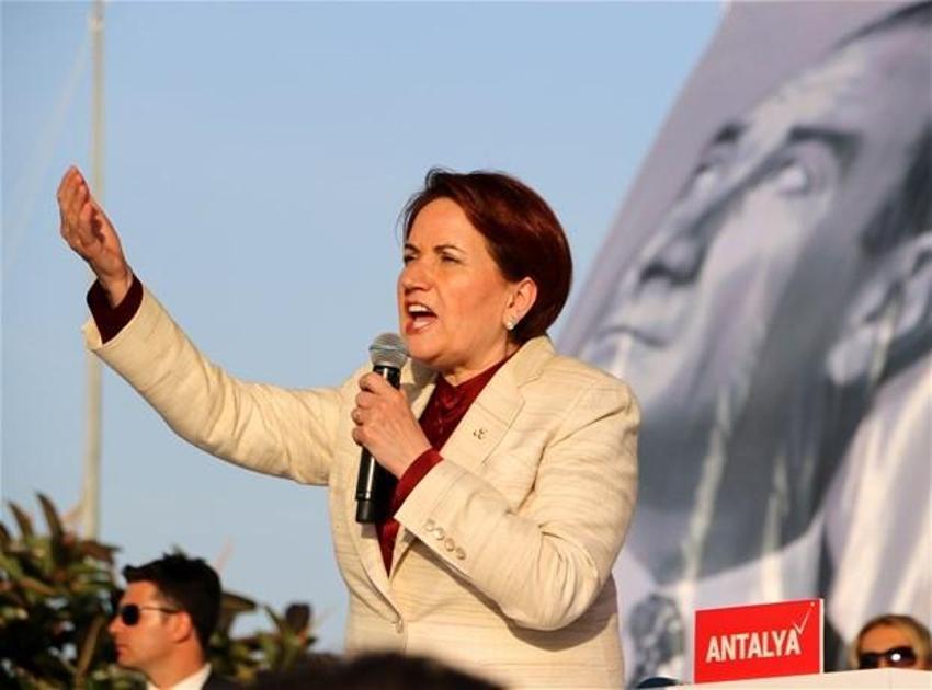 Akşener'e Antalya'da coşkulu karşılama