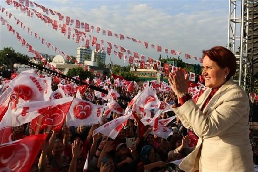 Akşener'e Antalya'da coşkulu karşılama