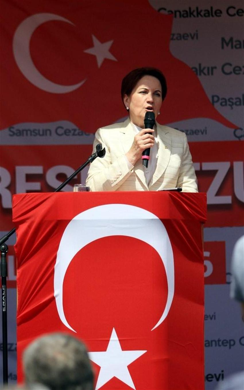 Akşener'e Antalya'da coşkulu karşılama