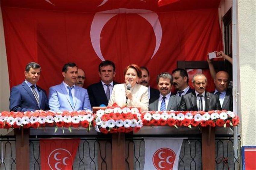 Akşener'e Antalya'da coşkulu karşılama