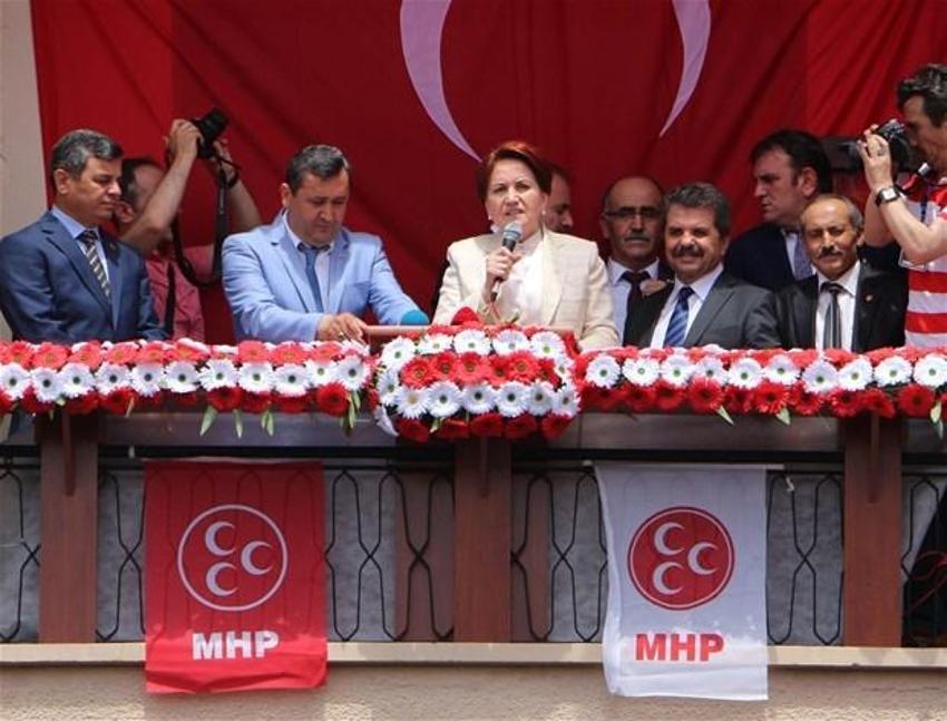 Akşener'e Antalya'da coşkulu karşılama