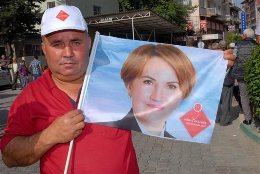 Akşener'e Antalya'da coşkulu karşılama